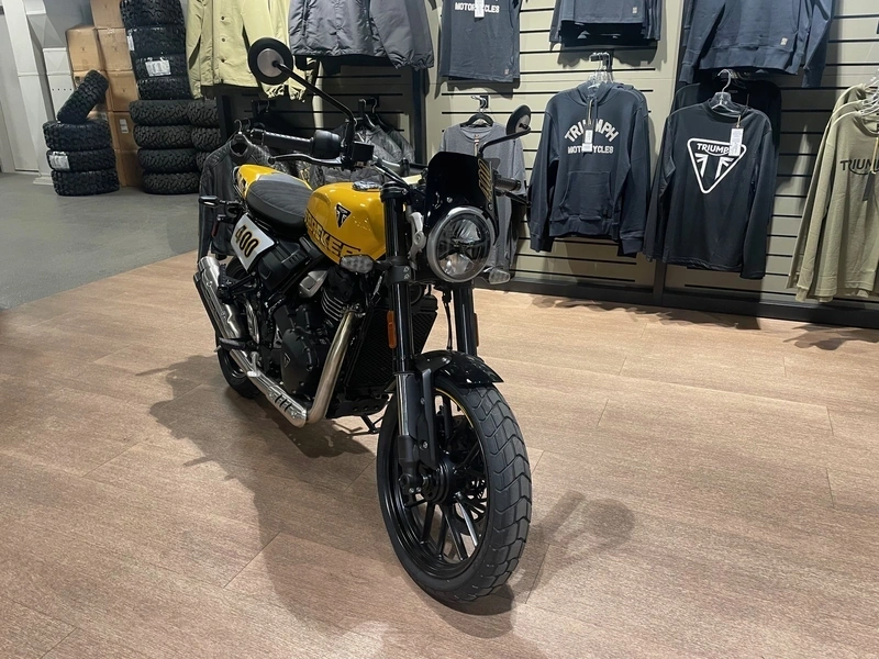 2027 Triumph Tracker 400 - Racing Yellow alt