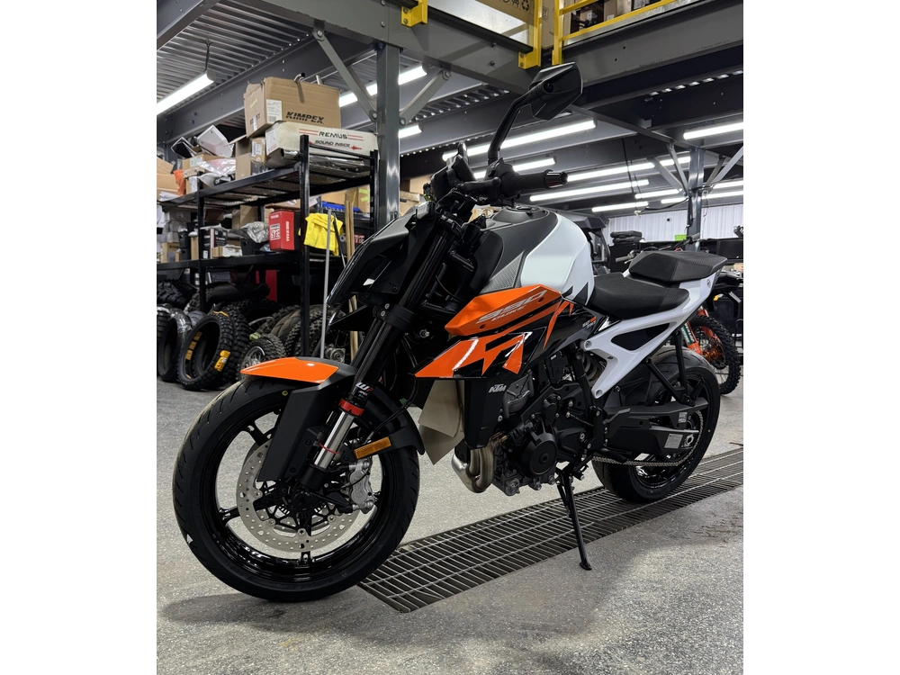 2027 Ktm 990 Duke alt