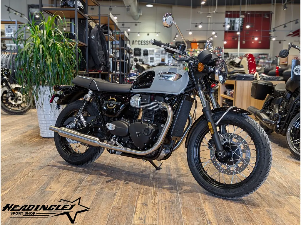 2026 Triumph Bonneville T100 // Stone Grey 