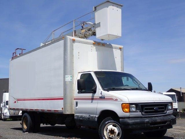 Ford E-450 2004