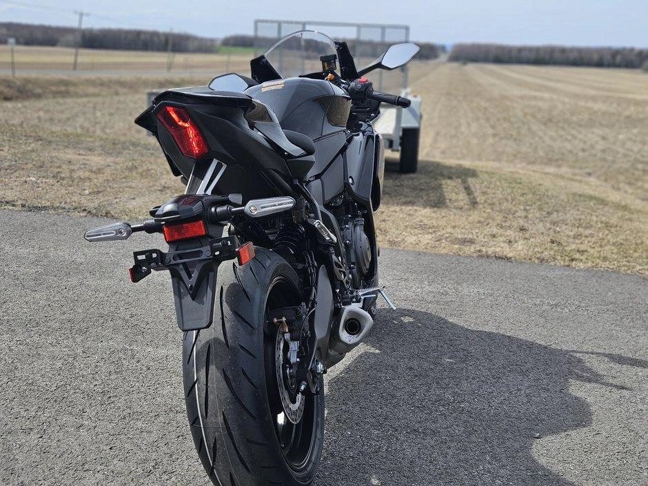 2026 Yamaha R7 alt
