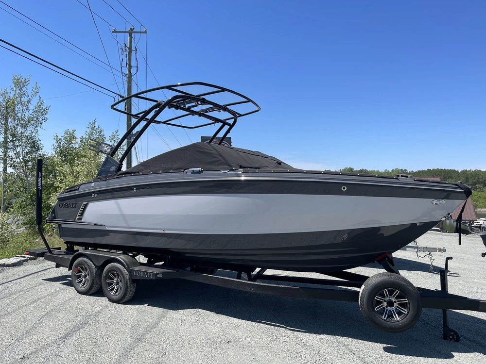 2026 Cobalt Boats R4 Surf alt