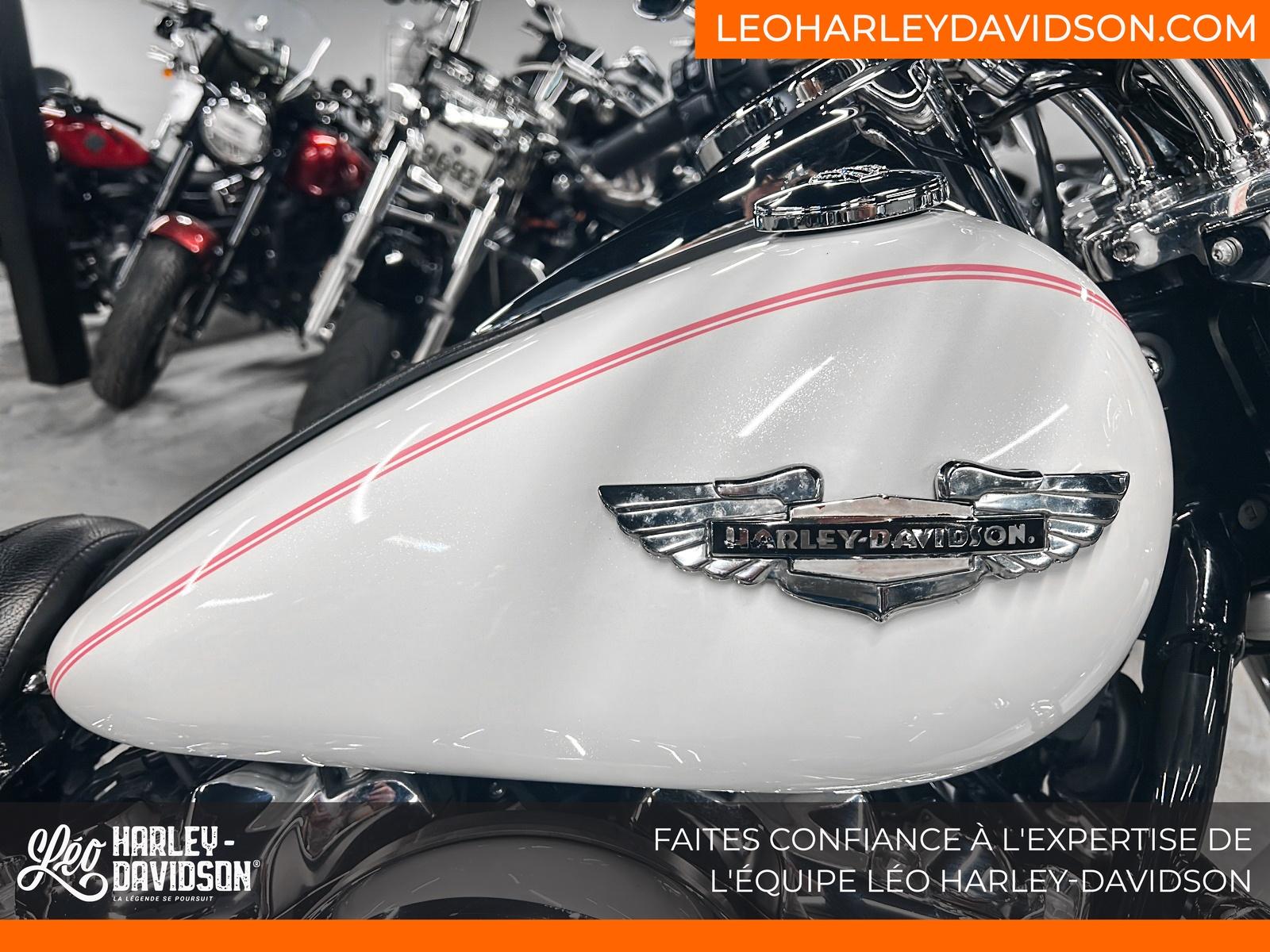 2018 Harley-Davidson FLDE Softail Deluxe thumbnail 11