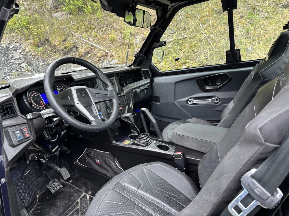 2022 Polaris General Full Heated Cab alt