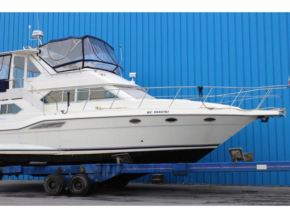1993 Cruisers Yachts 3850 alt