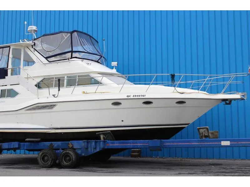 1993 Cruisers Yachts 3850