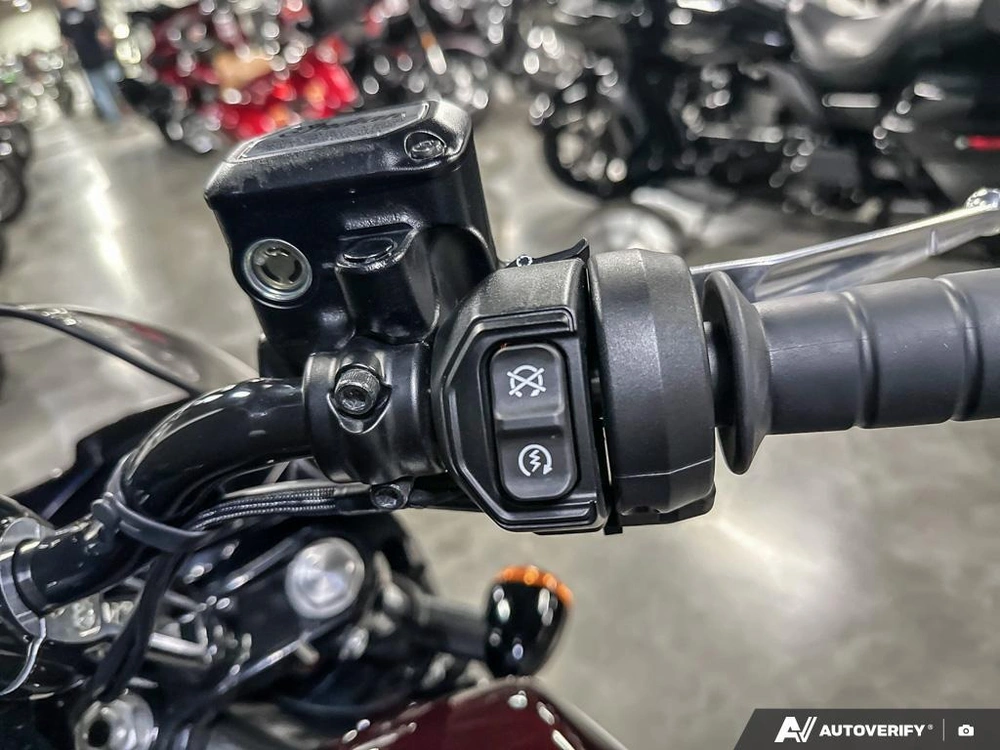 2025 Indian Motorcycle Scout Sport Ltd alt