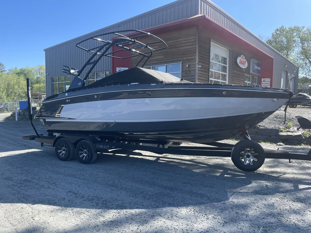 2026 Cobalt Boats R4 Surf alt