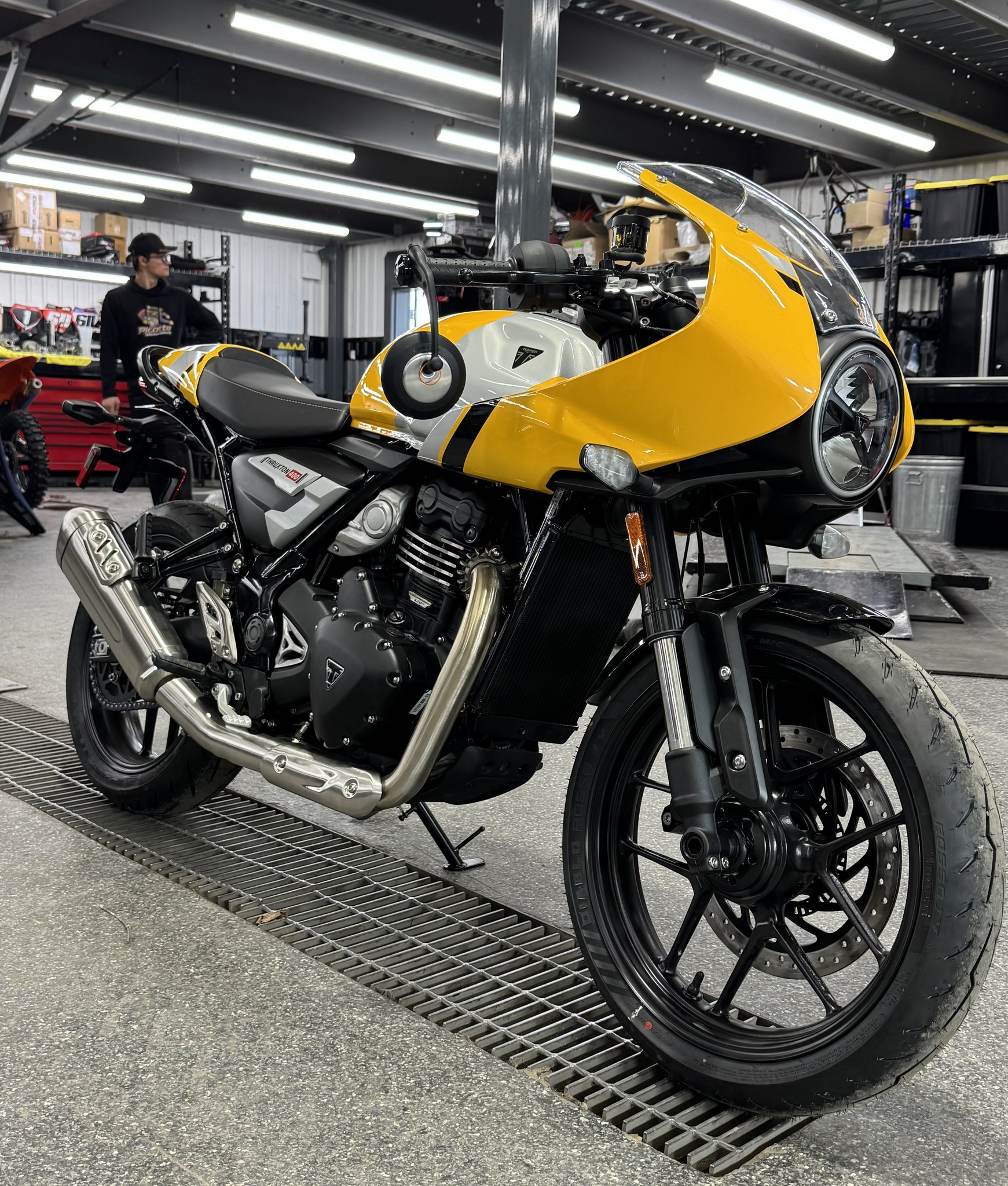 2026 Triumph THRUXTON 400 JAUNE thumbnail 8