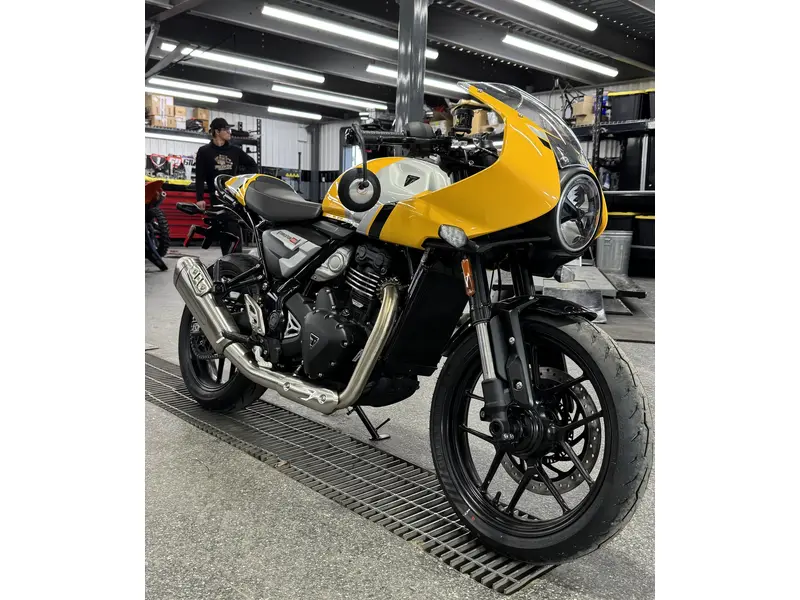 2026 Triumph THRUXTON 400 JAUNE