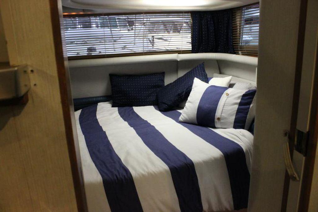 1993 Cruisers Yachts 3850 thumbnail 17