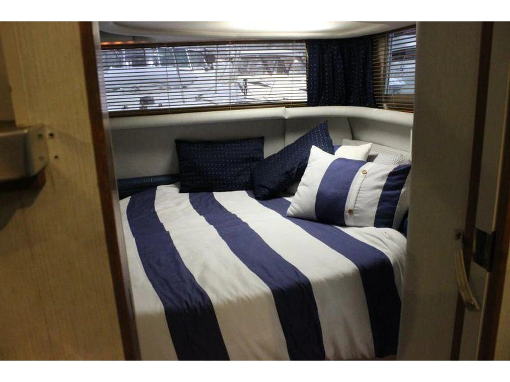 1993 Cruisers Yachts 3850 alt
