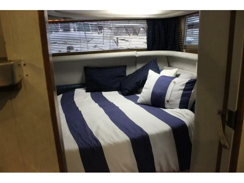 1993 Cruisers Yachts 3850