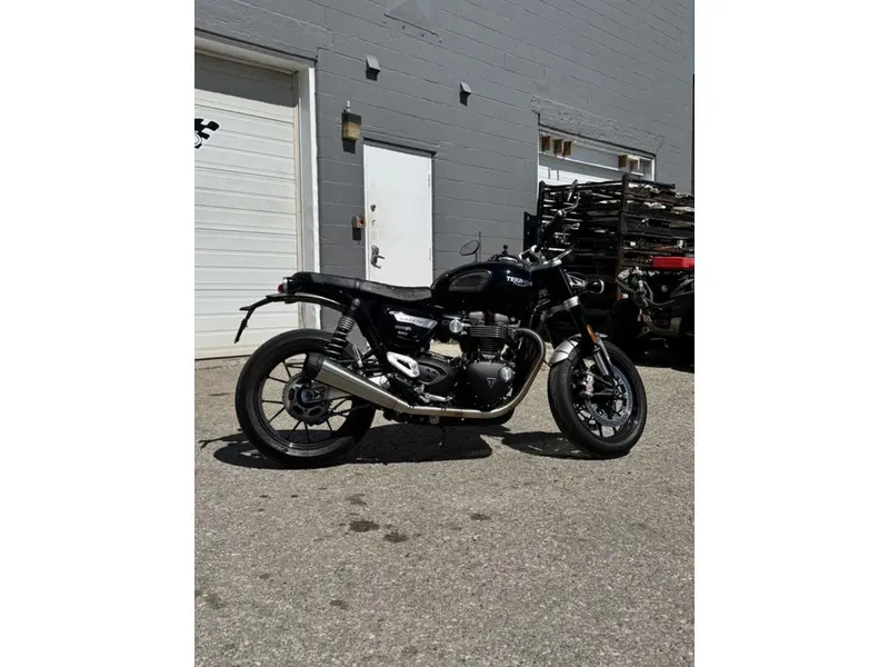 2022 Triumph Speed Twin Jet Black