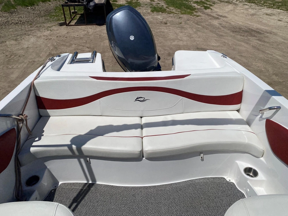 2014 Yamaha Rinker 186 alt