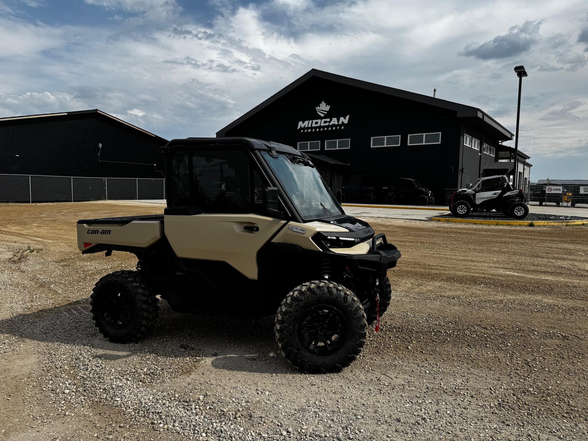 2026 Can-Am DEFENDER LTD HD11 thumbnail 3