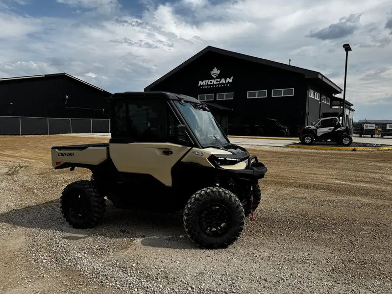 2026 Can-Am DEFENDER LTD HD11