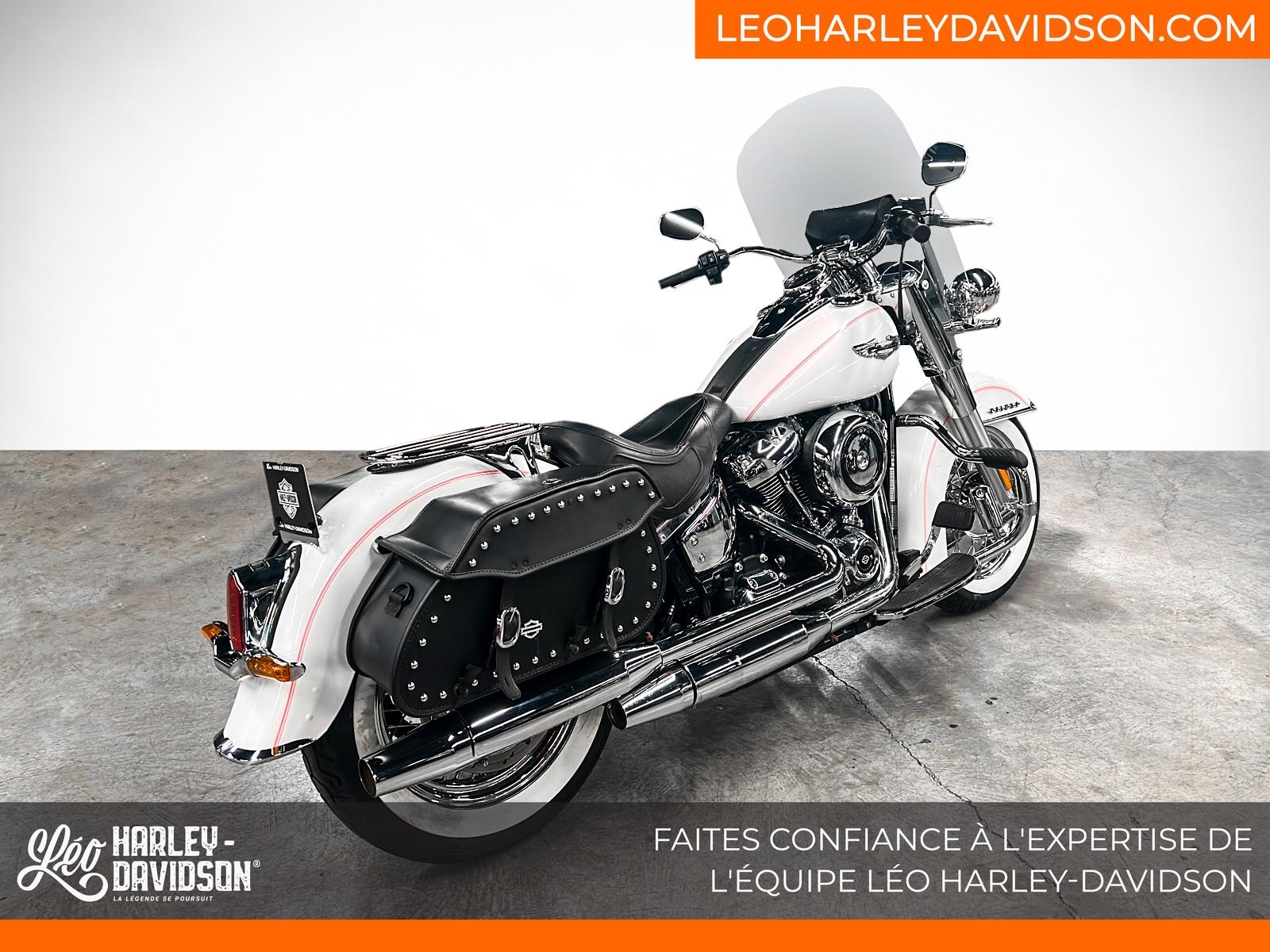 2018 Harley-Davidson FLDE Softail Deluxe thumbnail 2