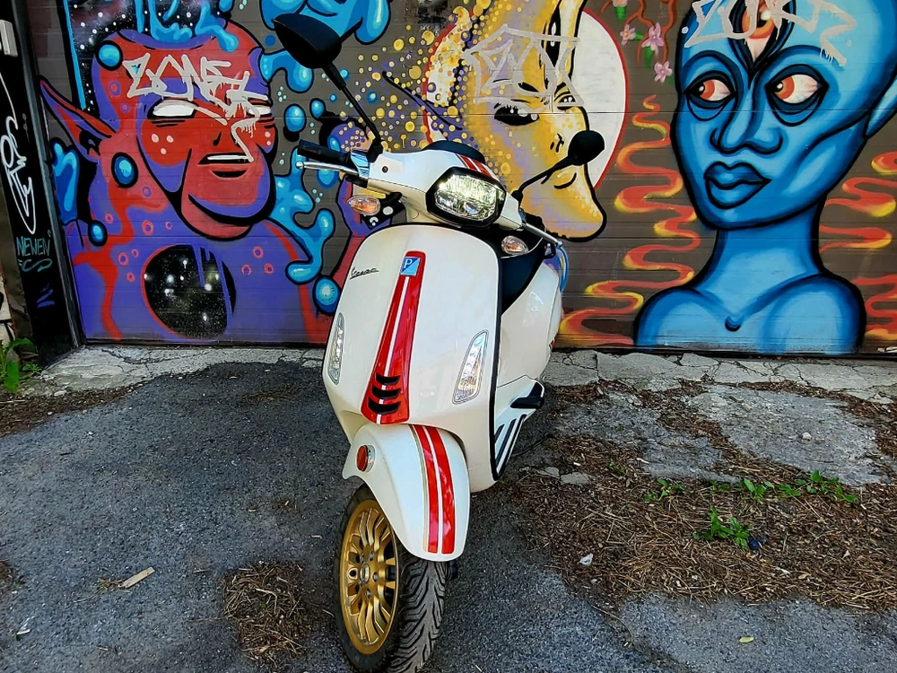 Vespa Sprint 50 Édition Racing Sixties 2022 alt