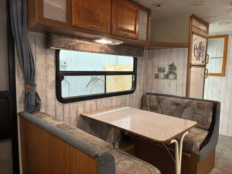 2002 Flagstaff Shamrock 25D