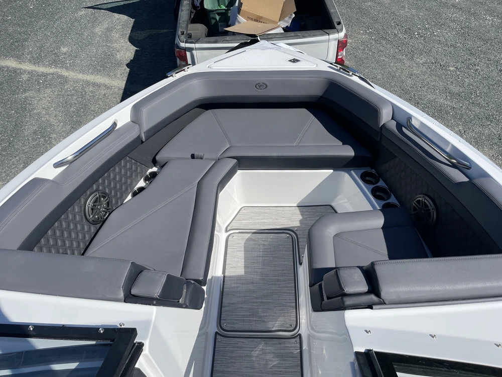 2026 Cobalt Boats R6 alt