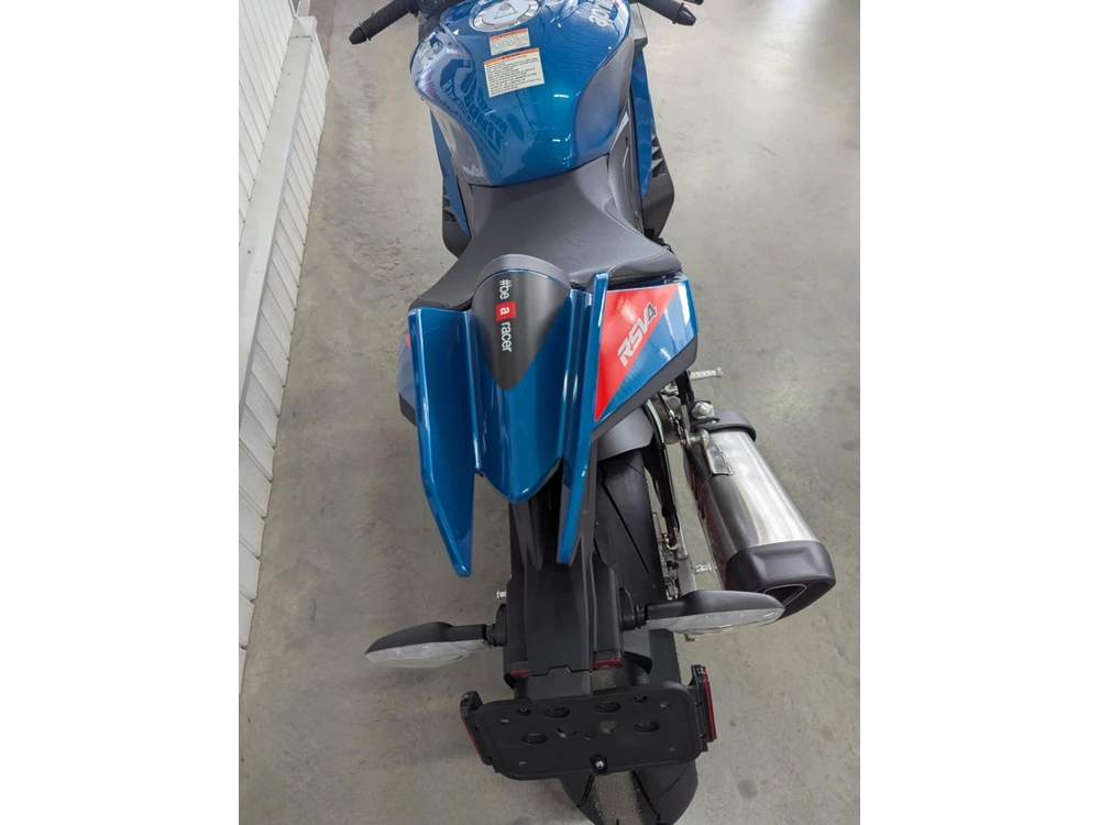 2027 Aprilia Rsv4 alt