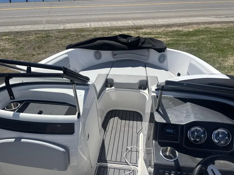 Bayliner UR5