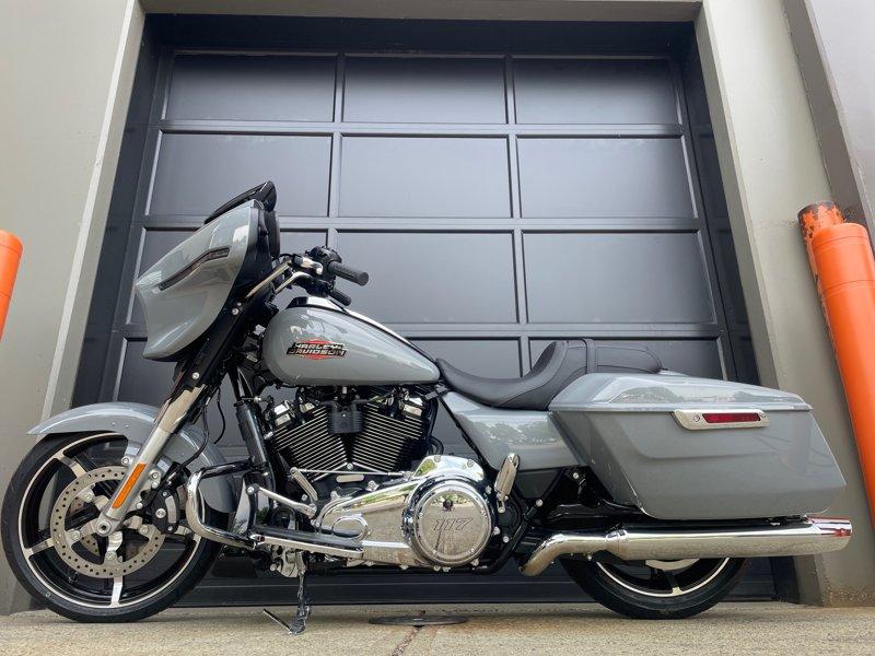 2026 Harley-Davidson FLHX - Street Glide® thumbnail 9
