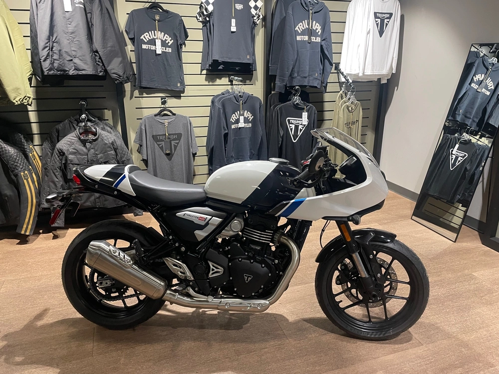 2026 Triumph Thruxton 400 - Pearl White / Storm Gray alt