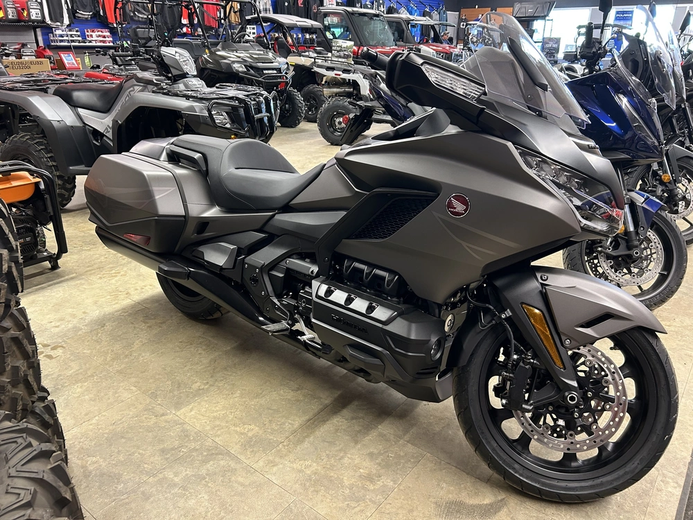 2026 Honda 2026 Honda Gold Wing Silver alt