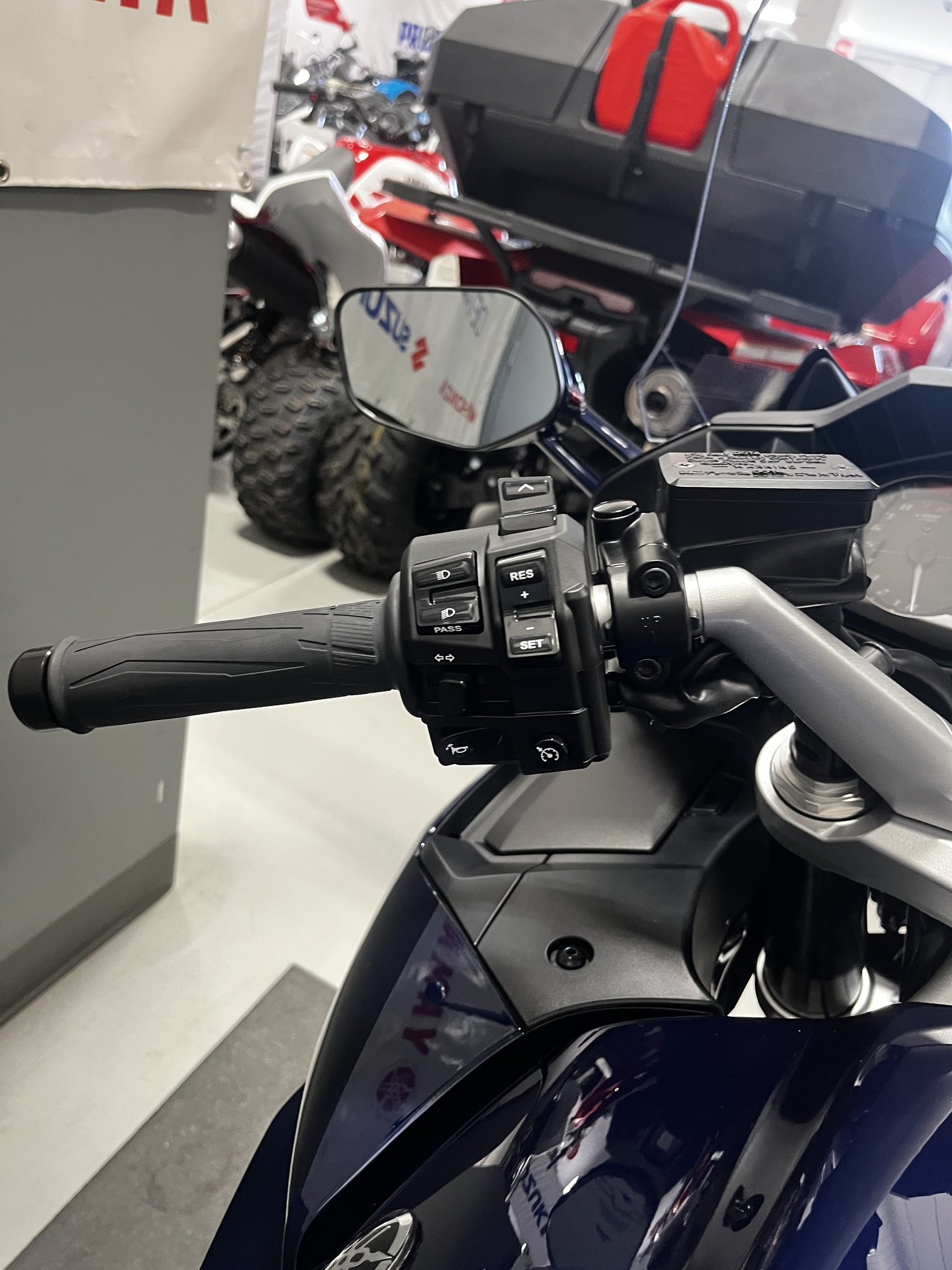 2026 Yamaha FJR 1300 FJR1300 ES thumbnail 6