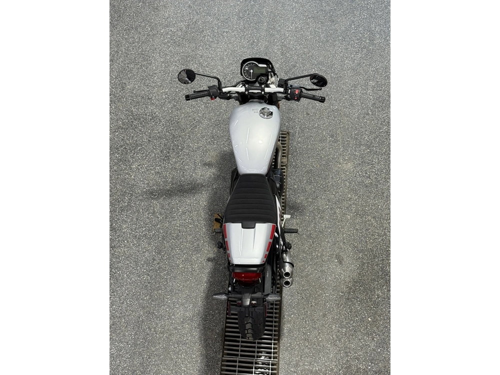 2027 Triumph Tracker 400 Argent alt