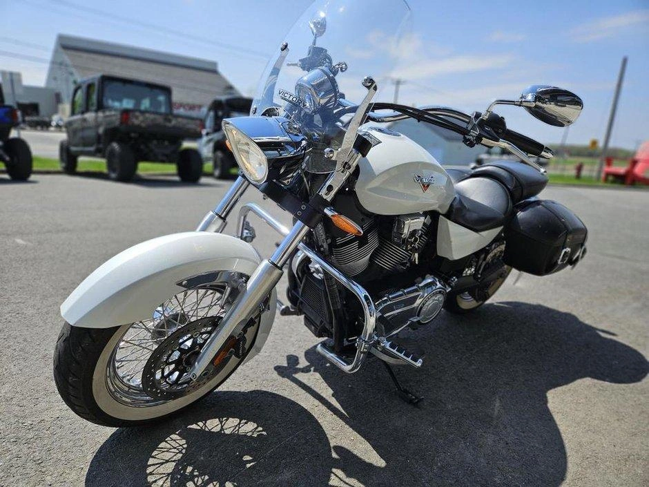 Victory Motorcycles Boardwalk 2013 alt