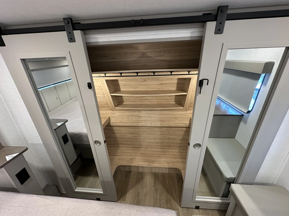 2026 Alliance Rv Avenue 39mbr alt