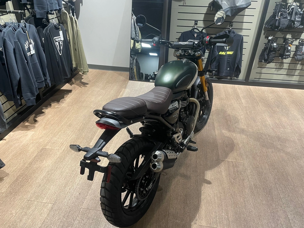 2026 Triumph Scrambler 400 X - Matt Khaki Green / Matt Fusion White alt