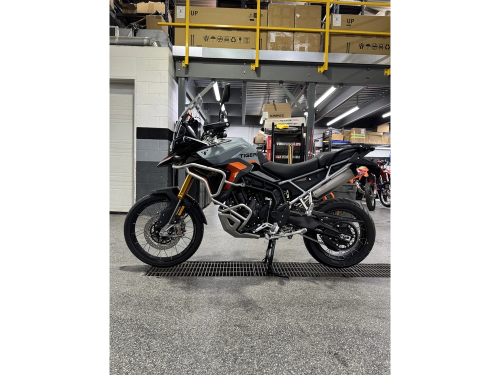 2026 Triumph Tiger 900 Dessert alt