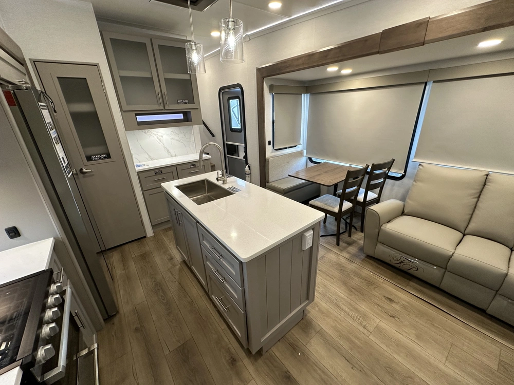 2026 Alliance Rv Avenue 39mbr alt