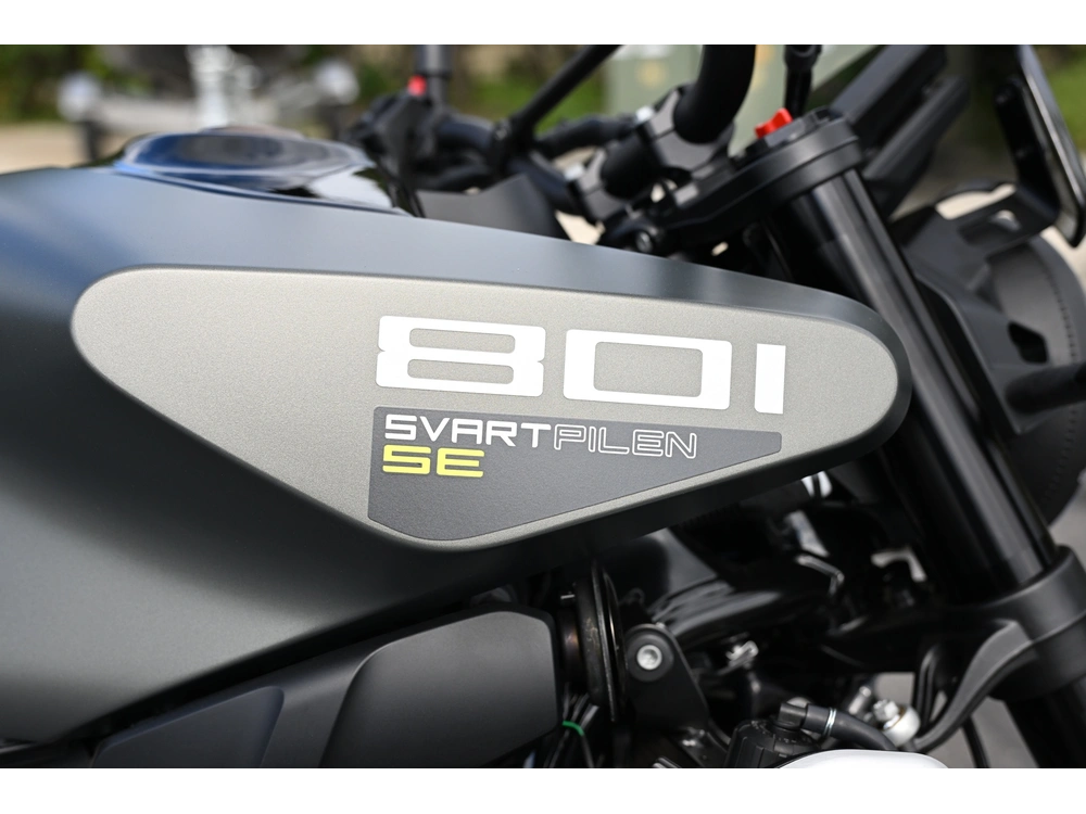 2027 Husqvarna Svartpilen 801 alt