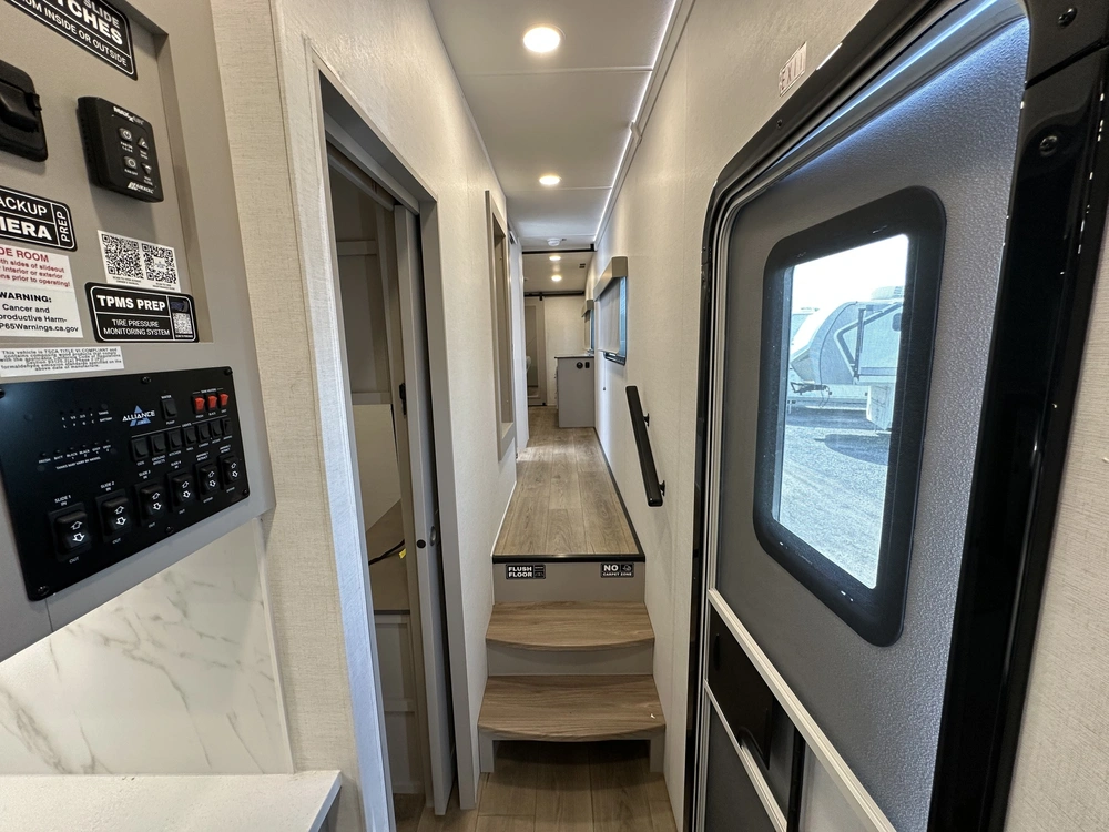 2026 Alliance Rv Avenue 39mbr alt