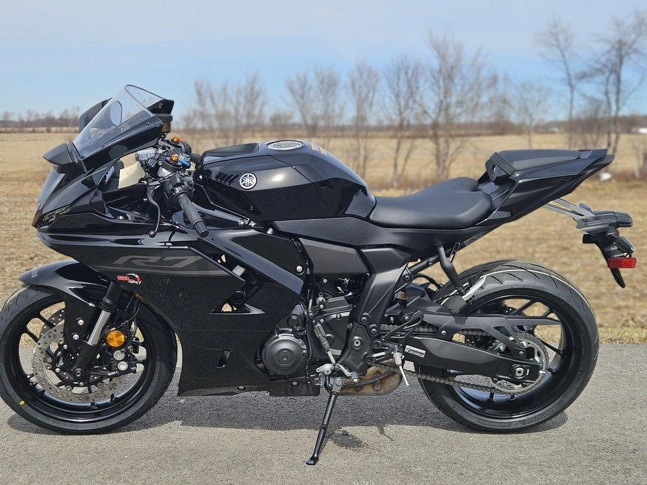 2026 Yamaha R7 alt