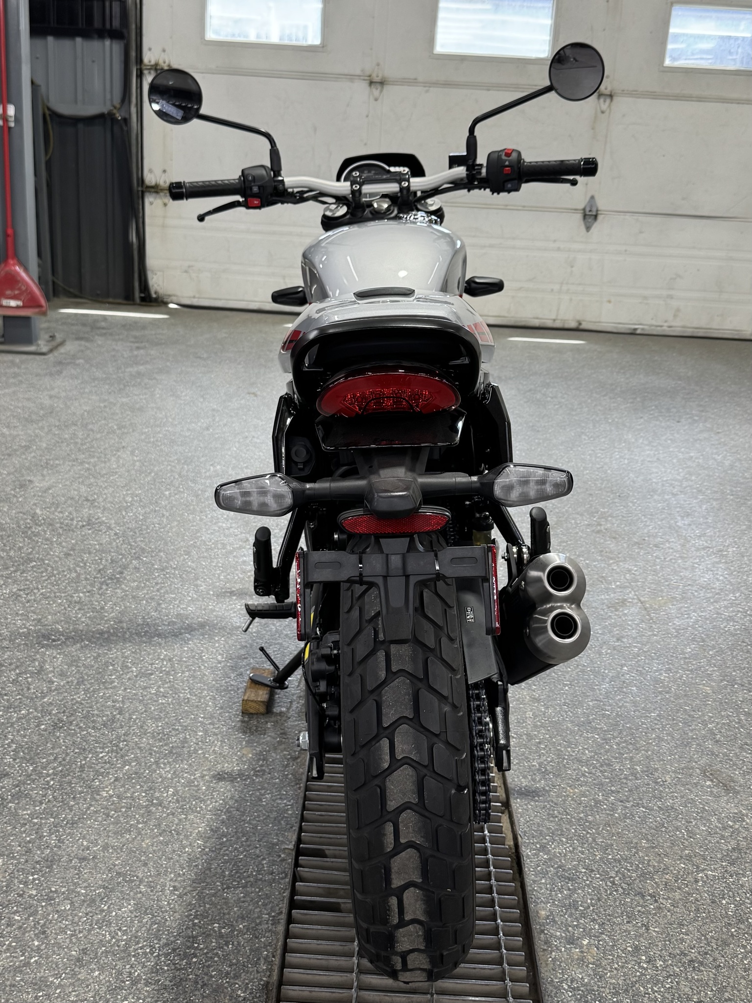 2027 Triumph TRACKER 400 ARGENT thumbnail 3