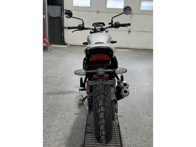 2027 Triumph TRACKER 400 ARGENT