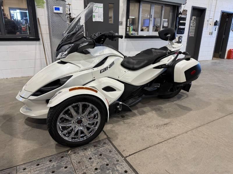 2013 Can-Am Roadsters ST Limited thumbnail 2