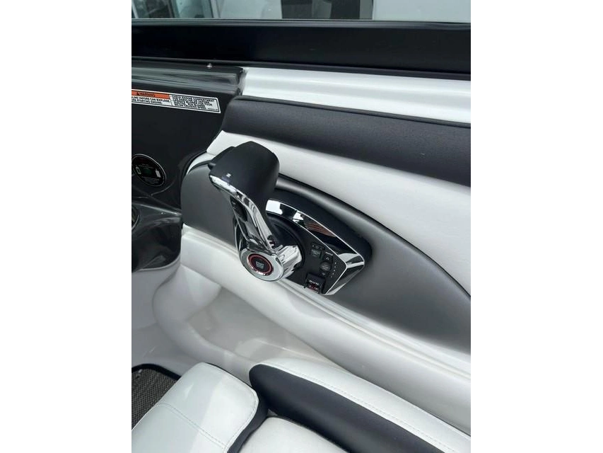 Monterey 224fs Bowrider 2023 alt