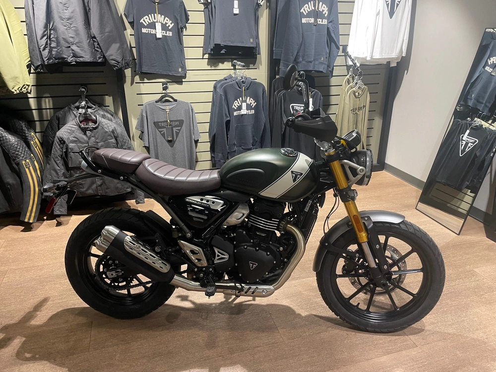 2026 Triumph Scrambler 400 X - Matt Khaki Green / Matt Fusion White alt