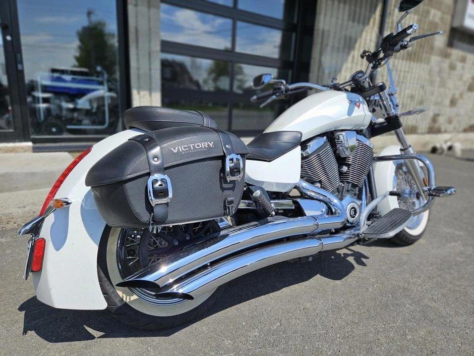 Victory Motorcycles Boardwalk 2013 alt