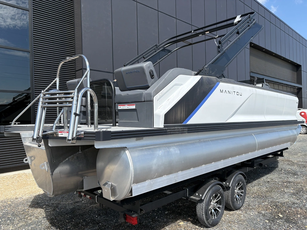 2025 Manitou Explore 24 Switchback Trifold 250 Mercury & Trailer alt
