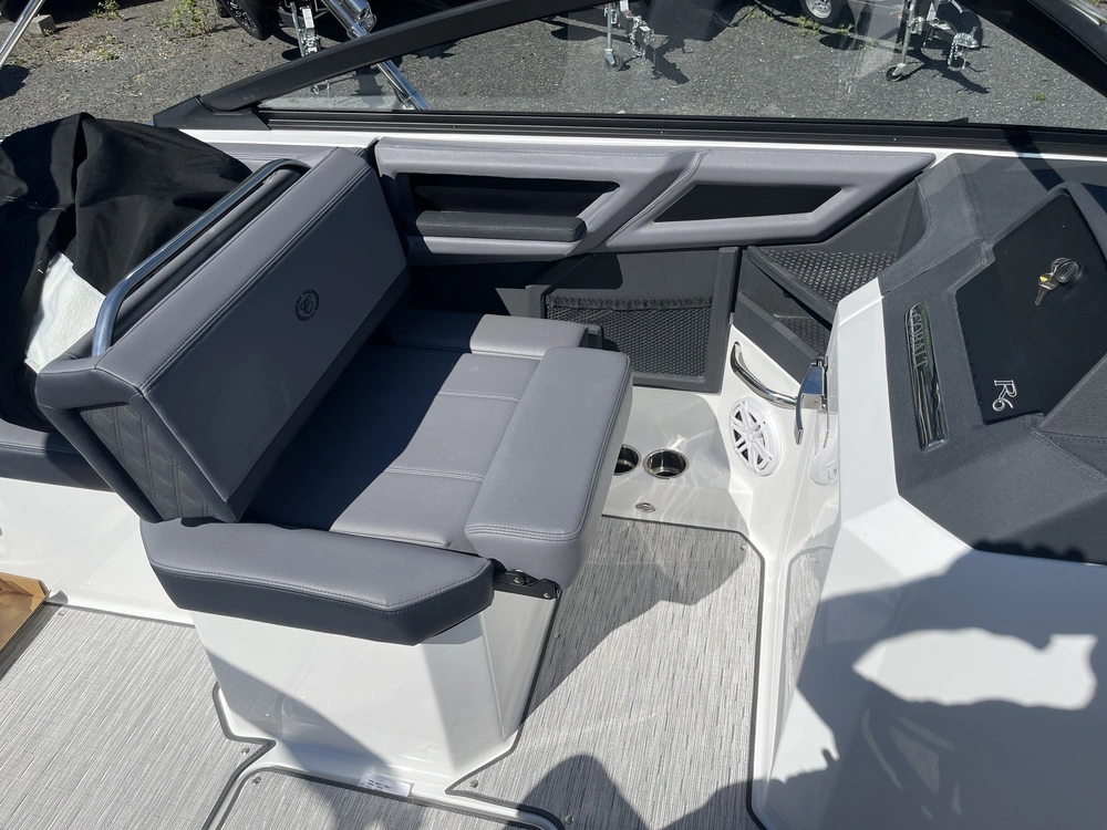 2026 Cobalt Boats R6 alt