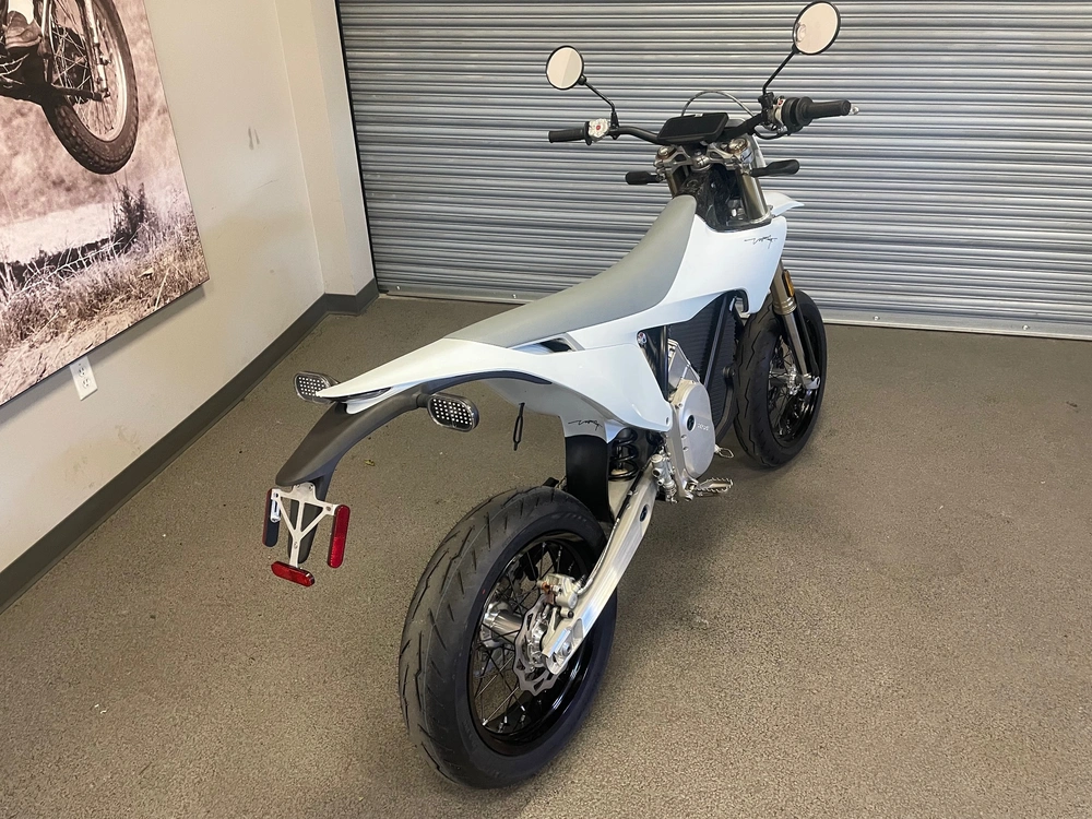 2026 Stark Future Stark Varg Sm 80hp - White (med) alt