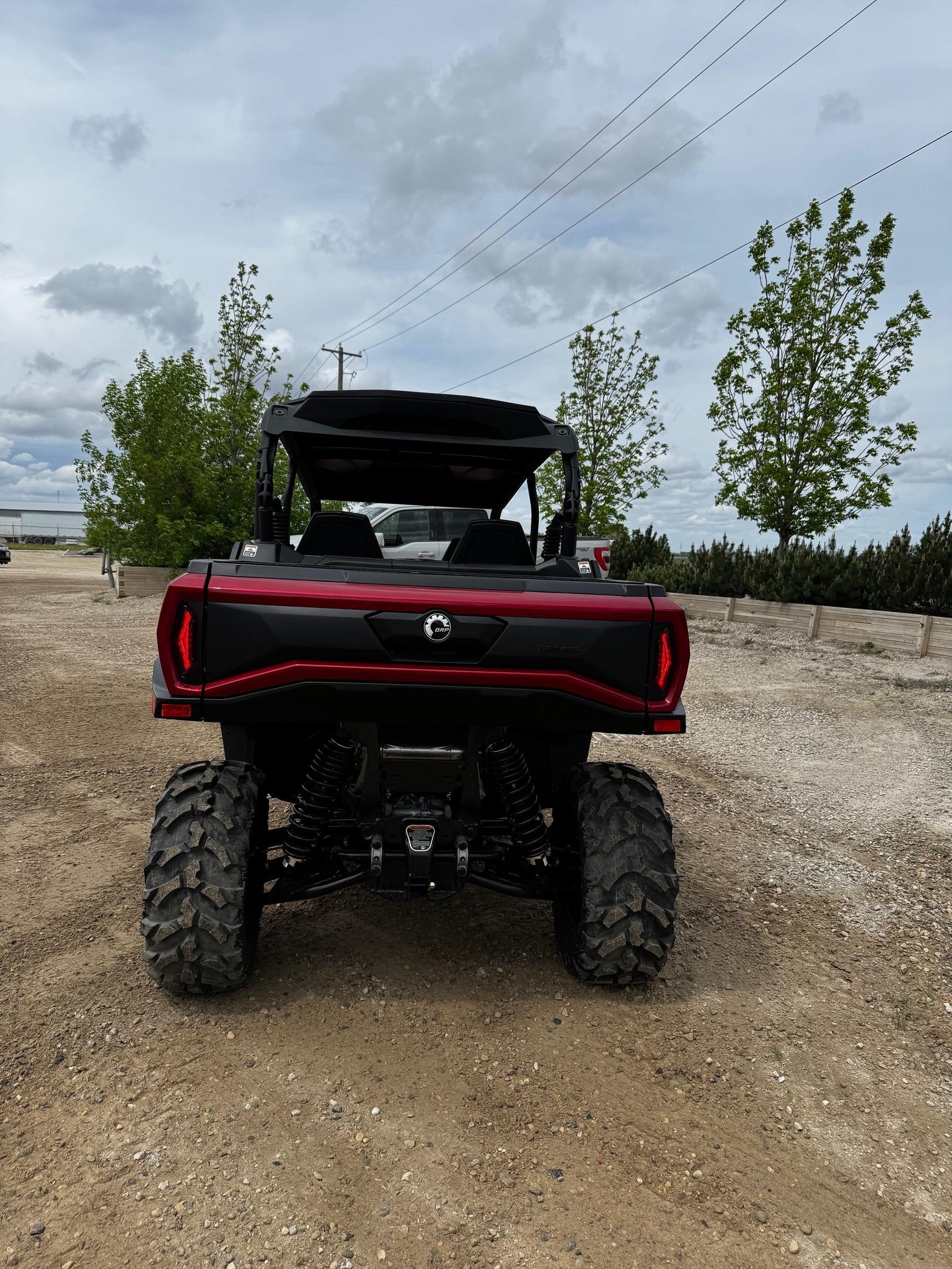 2026 Can-Am COMMANDER MAX XT 700 thumbnail 2
